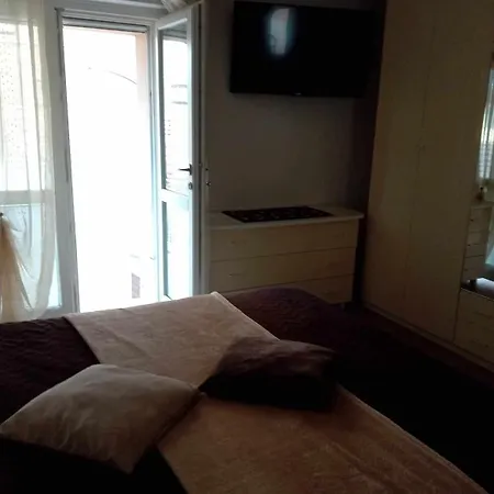 Alojamento de Acomodação e Pequeno-almoço Violetta *