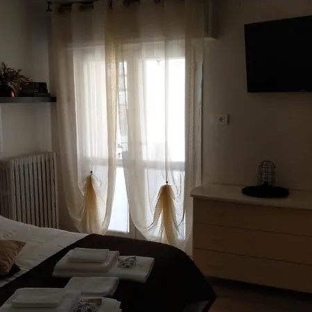 Oda ve Kahvaltı Violetta *